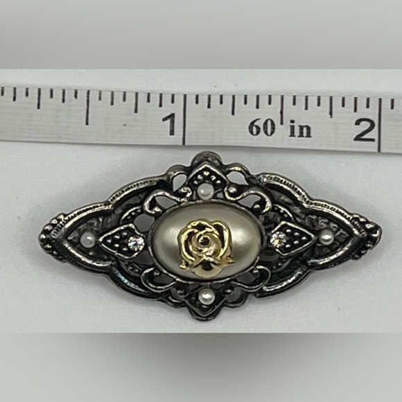 Vintage-Inspired Rose Cameo Brooch with Faux Pearls & Rhinestones - Picture 5 of 5